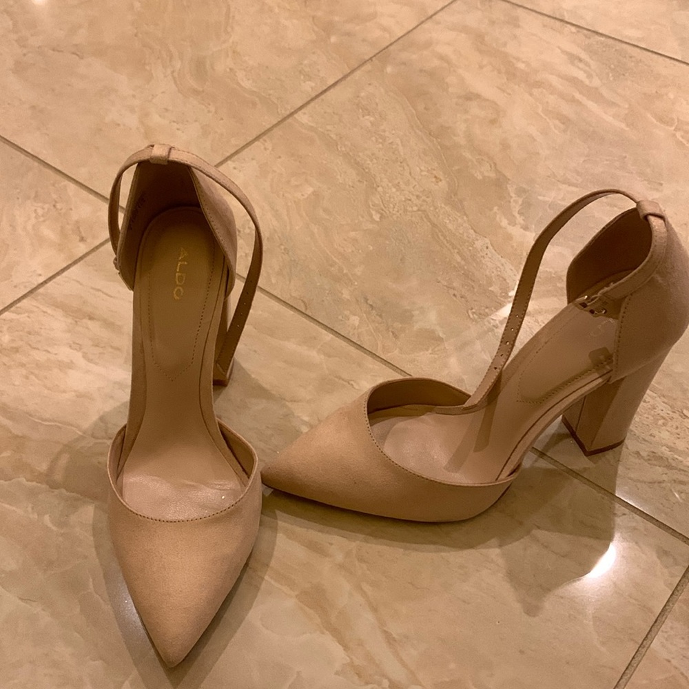 Aldo nude pump worn once size 8